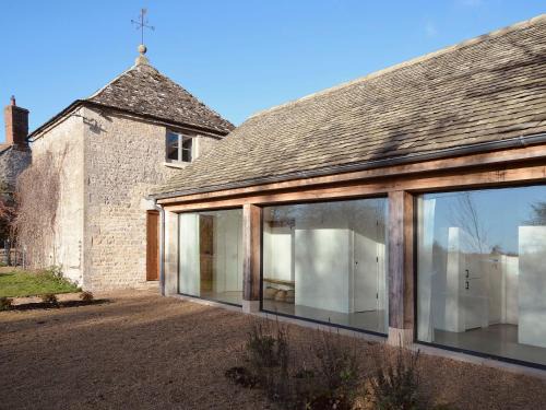 High Cogges Farm Holiday Cottages - The Cart Shed