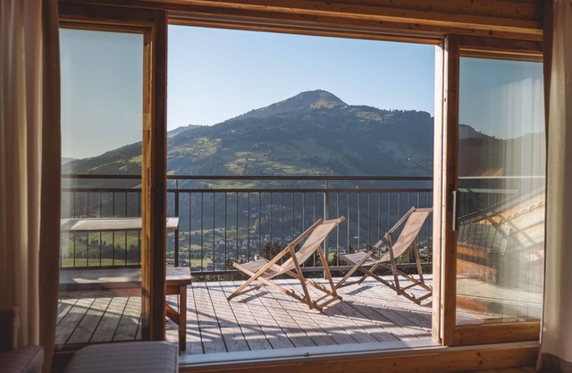 High-quality apartment with a private sauna and a dream view right on the ski slope