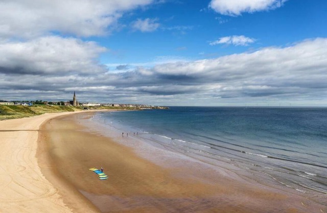 Hightide Seaside Apartment with Beach & Spanish City Views