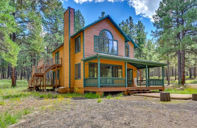 Hike and Fish Parks Cabin with Balcony and Forest Views