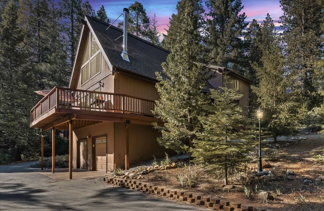 Hike, Ski & Unwind: Cabin w/Hot Tub in Pioneer!