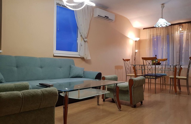 Hill Sky Panorama Center Penthouse Apartment