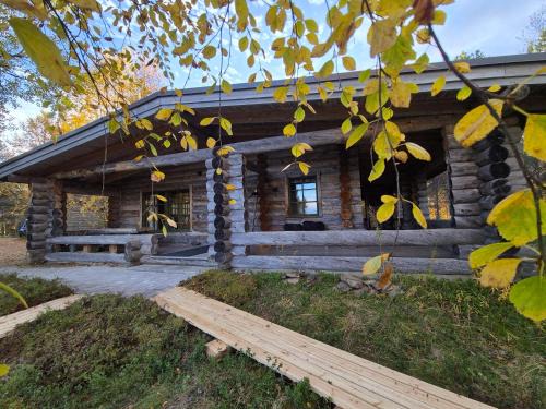 Hillavilla in the shore of lake Inari