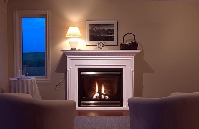 Hillside Haven with Ocean View, Minutes to Cousin's Shore Beach!