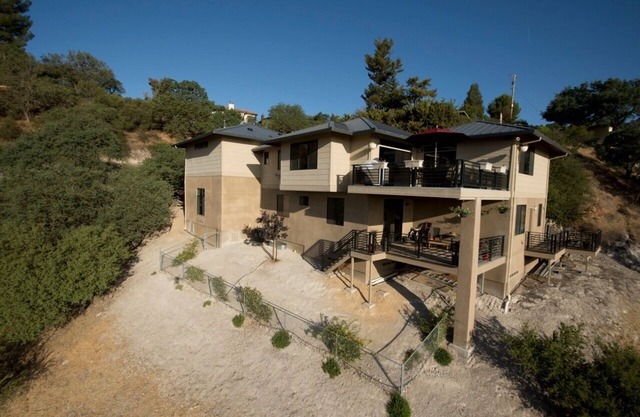 Hilltop 365: Luxury ~ Stunning Views ~ Hilltop ~ Only 3 Blocks To Downtown Paso