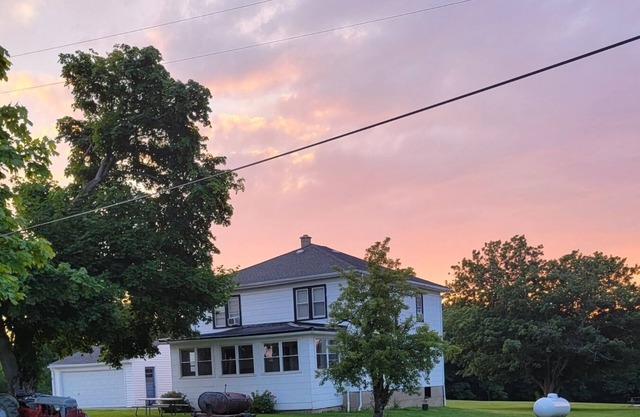 Hilltop EstatenMinutes from Sunset Bay Beach & Cattaraugus Creek