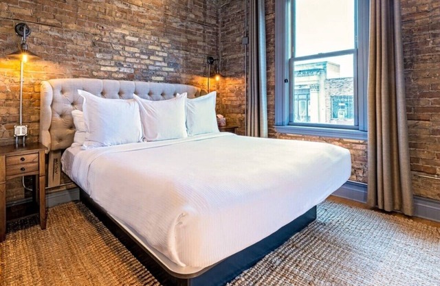 Hip Urban Loft-Small Town Charm - 124 LOFTS #1