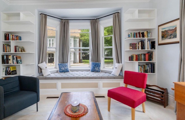 Historic 3-bedroom house with a beautiful garden in oceanfront Shelburne.