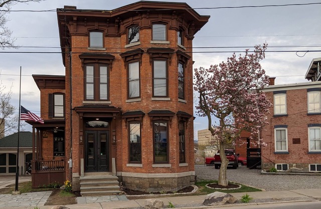 Historic Building/Downtown Utica walk to Genesee Street 3