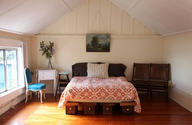 Historic Carriage House with Beautiful Bay Views