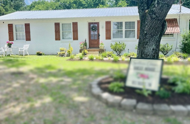 Historic downtown Bell Buckle! Southern Charm Guest House