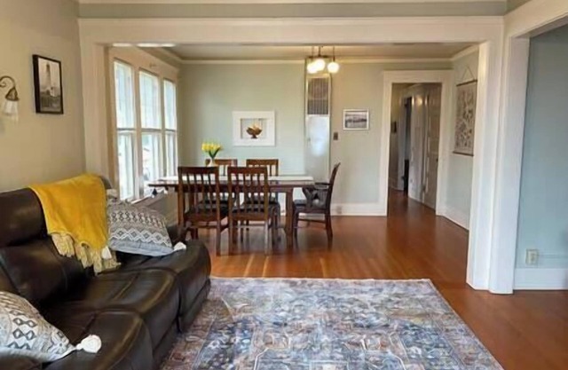 Historic Downtown Flat, No. 4