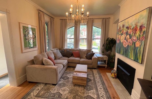 Historic Downtown Ludlow Townhouse