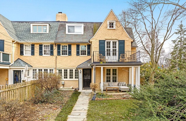 Historic Haimish House of Chestnut Hill