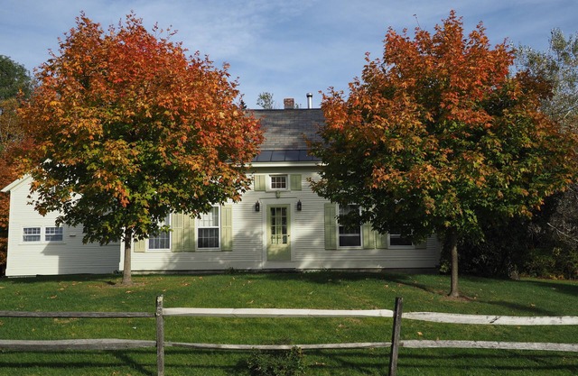 Historic Home w/glass house, mtn views, swim pond, near skiing, weekly discounts