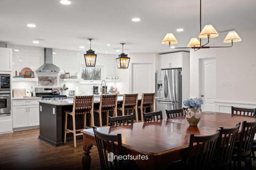 Historic Simmons Estate sleeps 20