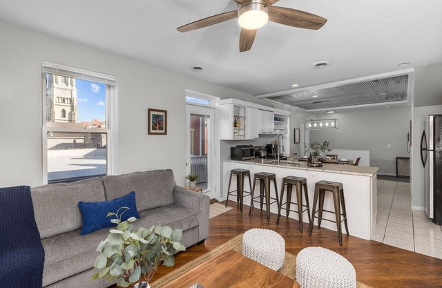 Historic Soulard King 2BR Apt w/Private Deck