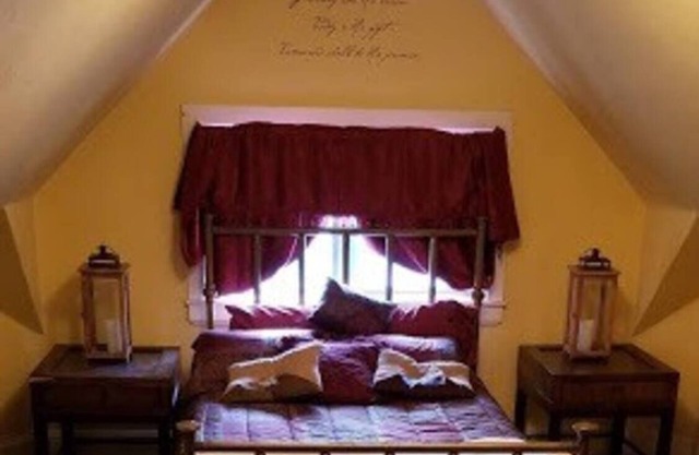 Historic Victorian Inn South Loft