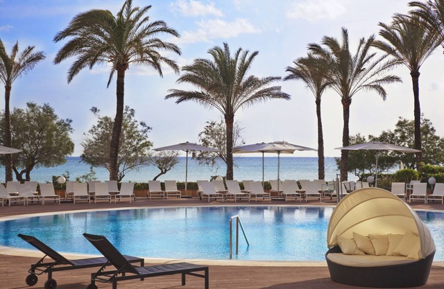 HM Tropical Hotel