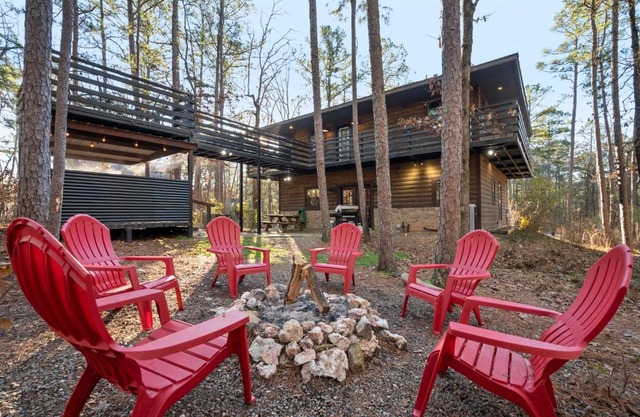 Hochatown Hot Tub Firepit Arcade Dog Friendly BBQ