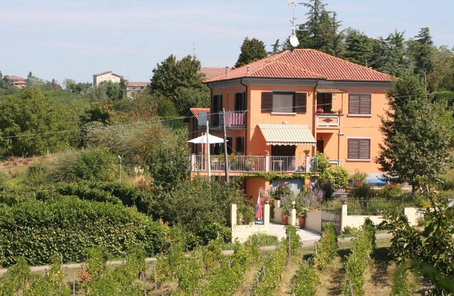 Holiday apartment Montecalvo Versiggia for 1 - 4 persons - Holiday apartment in one or multi-family