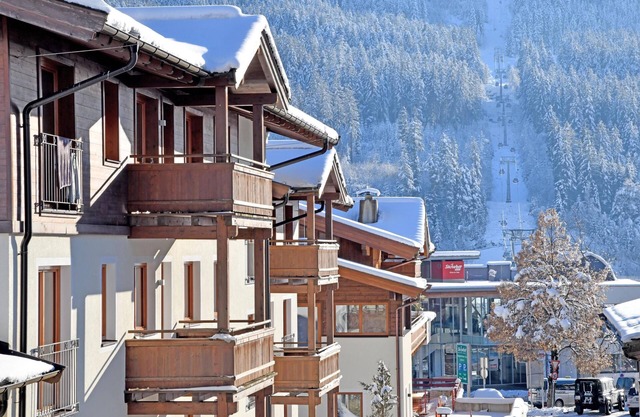 Holiday Apartment with a spa next to the gondola