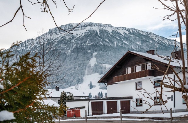 Holiday Apartment 'Breitenbergblick' with Mountain View, Balcony and Wi-Fi