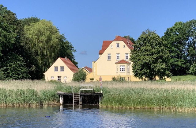 Holiday Apartment "Gut Grubnow Rügen - 2" with Lake View, Shared Garden & Wi-Fi