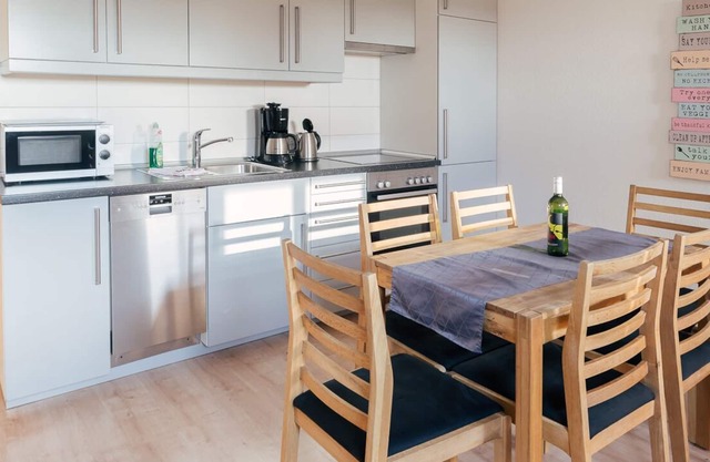 Holiday apartment for 5 persons with riding possibilities. 8KM next to St Peter-Ording.