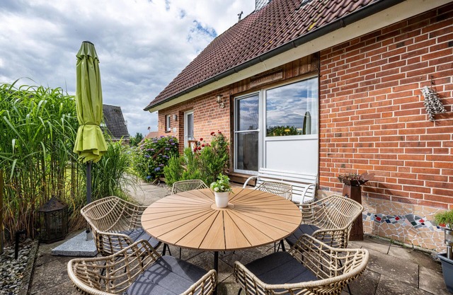 Holiday Apartment "Meeresbrise" with Private Terrace, Private Garden and Wi-Fi