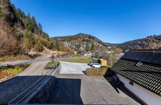 Holiday apartment with shared balcony