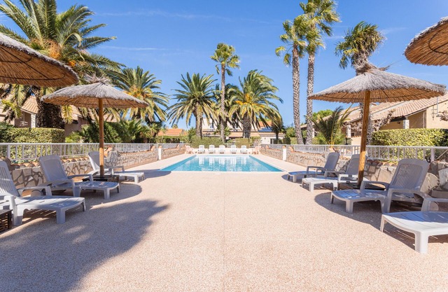 Holiday Home 'La Capelle 4 Personnes 878' with Shared Pool, Wi-Fi and Air Conditioning