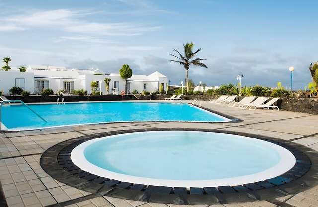 Holiday Home 'Caleta Campos Bungalows' with Sea View, Shared Pool and Wi-Fi