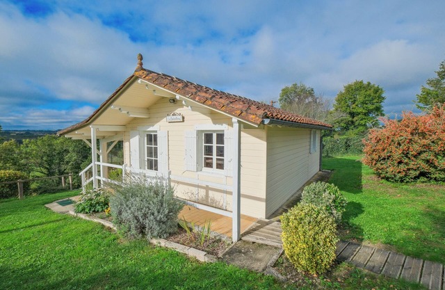 Holiday Home 'Gîte Le Moutat-Le Châlet' with Private Terrace