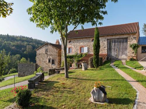 Holiday Home in Saint-Beauzire with Garden and Private Terrace