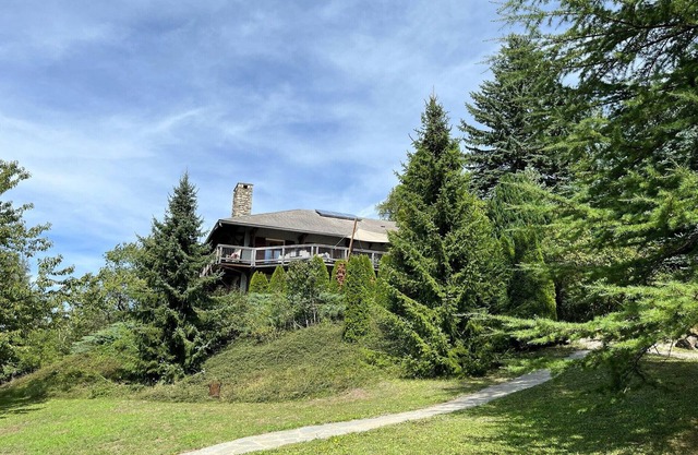 Holiday Home with sauna, Saint-Sauveur