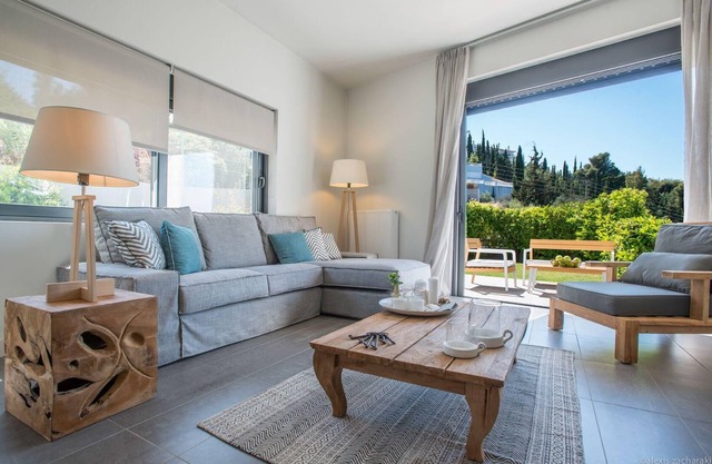 Holiday home with view of the water