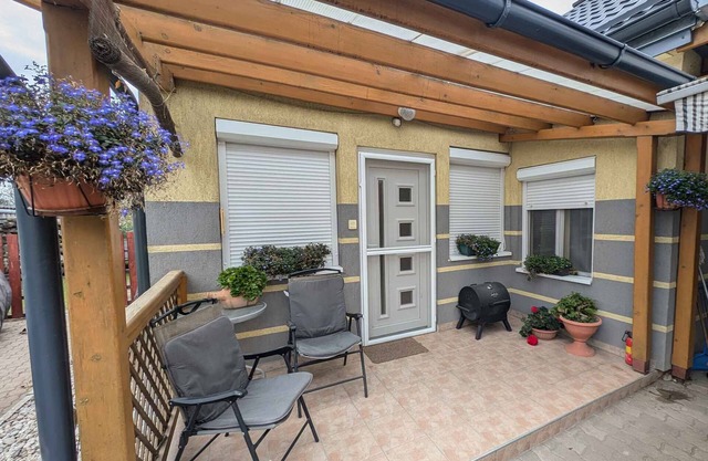 Holiday home with wifi and air conditioning