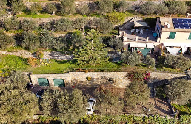 Holiday house 'Casa Paradise' with sea view and garden