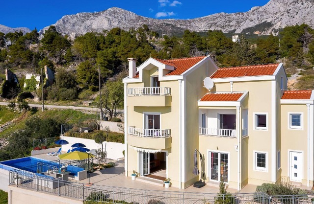 Holiday house Podgora for 1 - 6 persons with 3 bedrooms - Holiday house