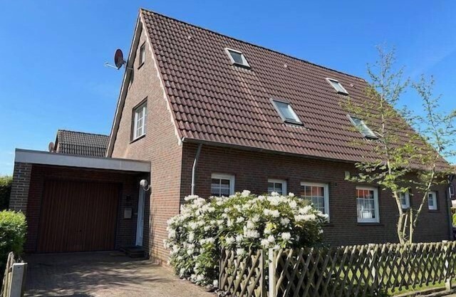 Holiday house with a terrace facing south-west in a quiet location with parking space for a car and bicycles