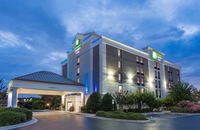 Holiday Inn Express Hotel & Suites Wilmington-University Ctr by IHG