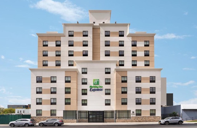 Holiday Inn Express - Jamaica - JFK AirTrain - NYC by IHG