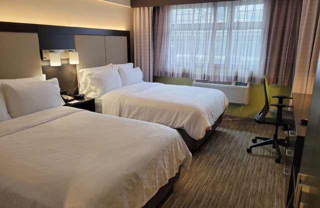 Holiday Inn Express Maspeth by IHG