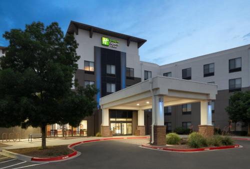 Holiday Inn Express & Suites Albuquerque Historic Old Town by IHG