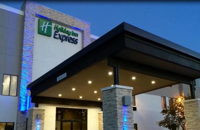 Holiday Inn Express & Suites Blackwell by IHG