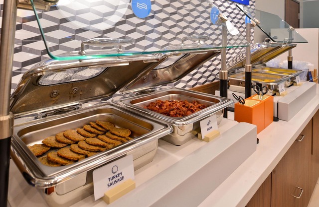Holiday Inn Express & Suites Mississauga-Toronto Southwest by IHG