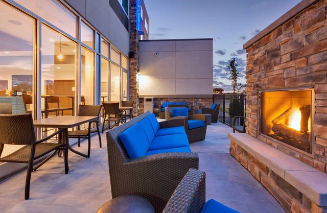 Holiday Inn Express & Suites Eau Claire West I-94 by IHG