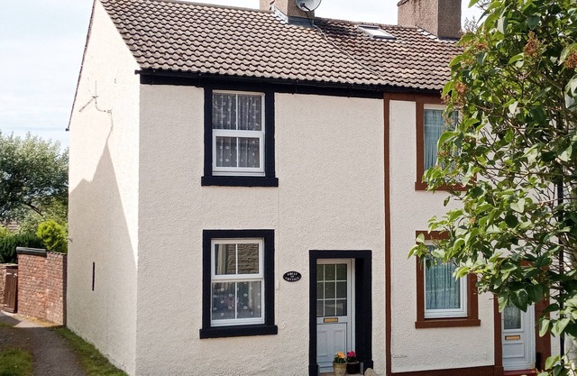 HOLLY COTTAGE, family friendly, with a garden in St Bees