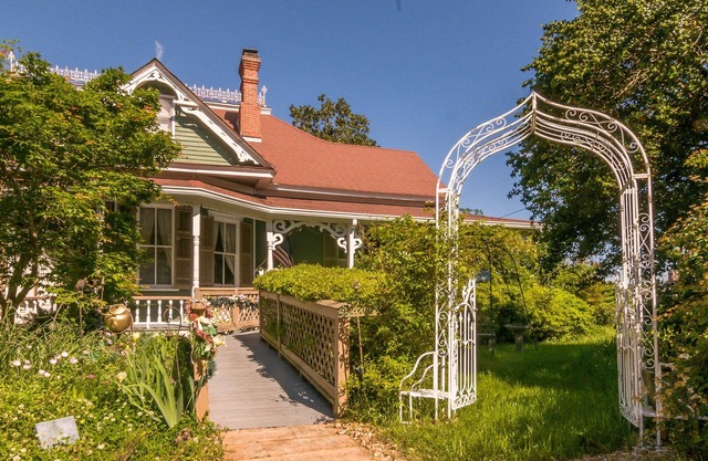 Holly House of Hamilton
